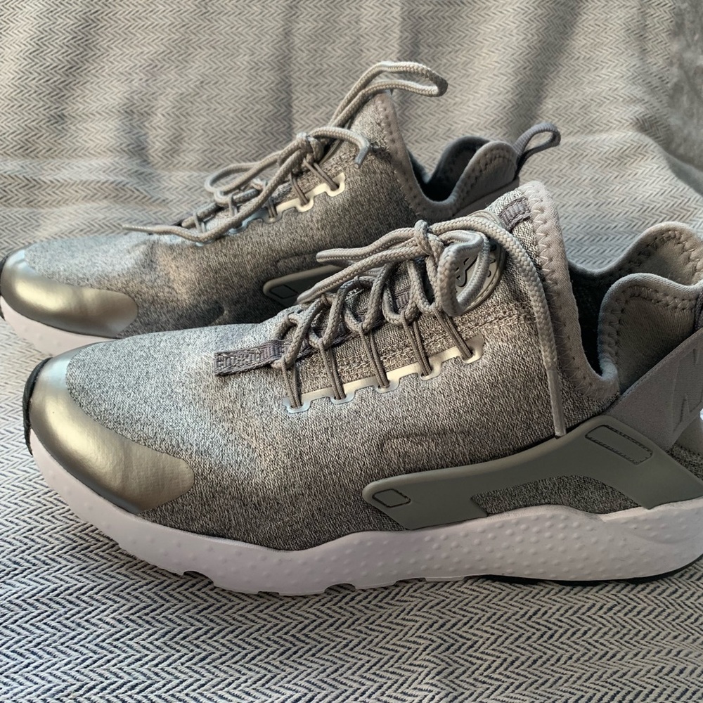 Air Huarache By Nike SIZE 8 Womens